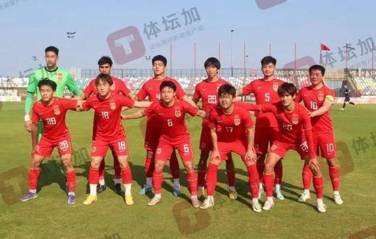 一女被三男c到高潮